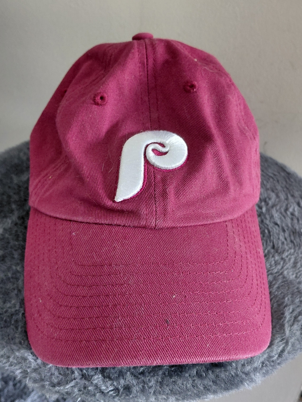 Philadelphia Phillies Men's Maroon Baseball Cap with White Embroidered